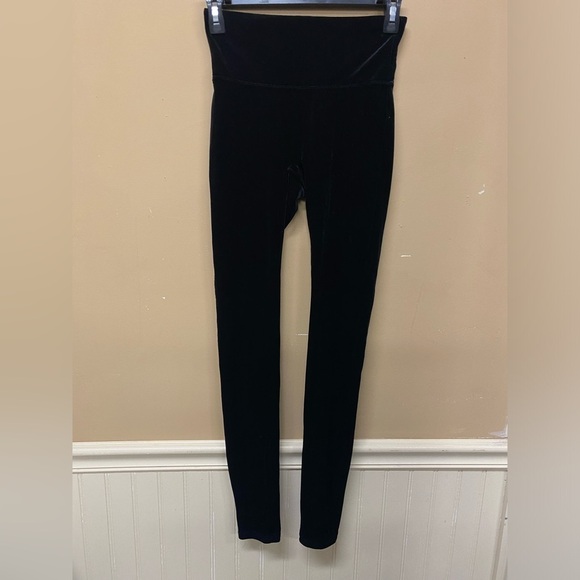 Spanx Black Velvet Leggings  Women's Size Small Style 2070 - Picture 1 of 7